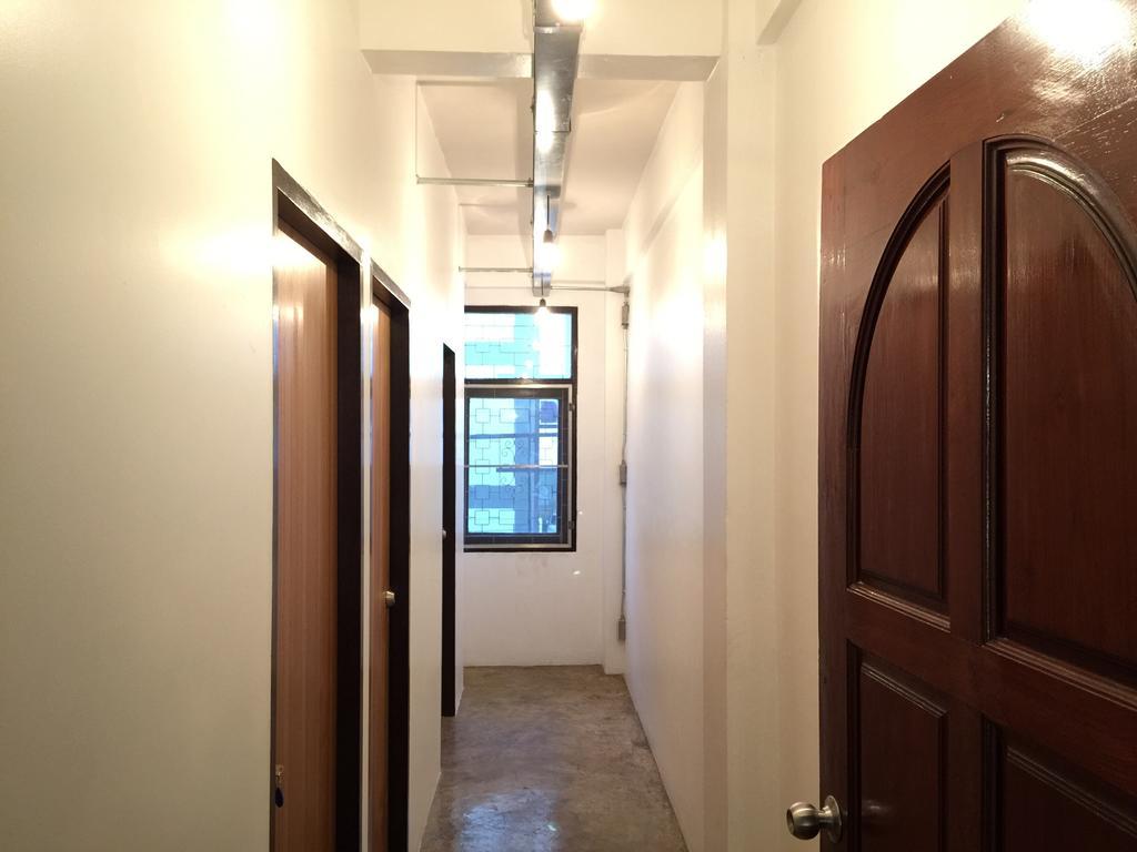 42 Guest House Bangkok Exterior photo