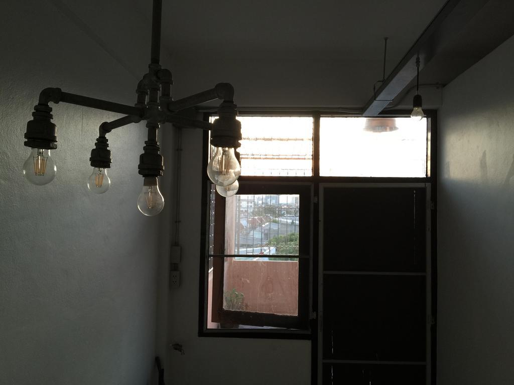 42 Guest House Bangkok Exterior photo